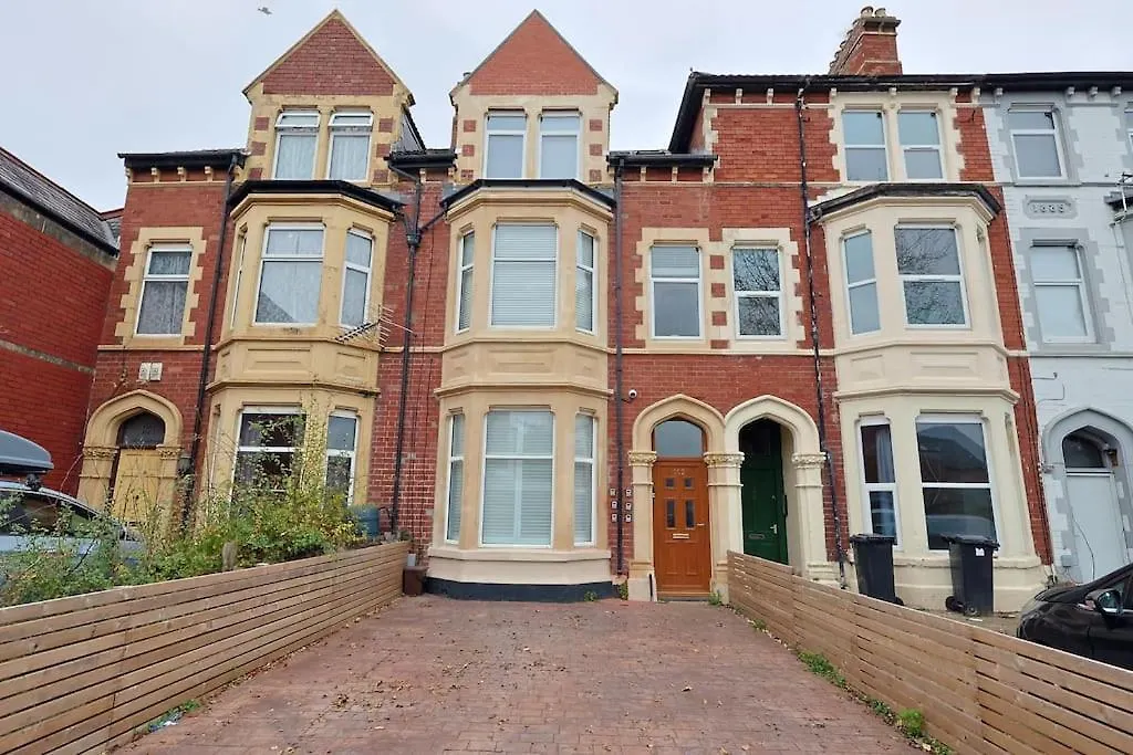 Spacious Pontcanna Apartment, Driveway Parking & 10 Min To City Centre Cardiff